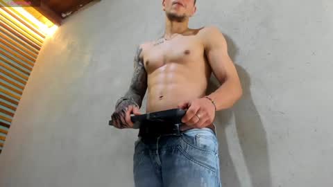 Snapshot of french_sexx chatting on 01/12/25, 07:10 Xavier online show from 01/12/25, 07:10