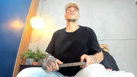 Snapshot of french_sexx chatting on 01/15/25, 01:12 Xavier online show from 01/15/25, 01:12