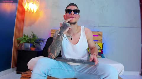 Snapshot of french_sexx chatting on 01/21/25, 01:08 Xavier online show from 01/21/25, 01:08