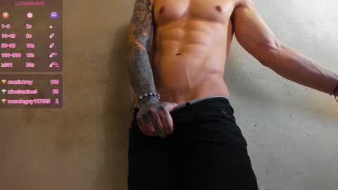 Snapshot of french_sexx chatting on 01/25/25, 04:35 Xavier online show from 01/25/25, 04:35