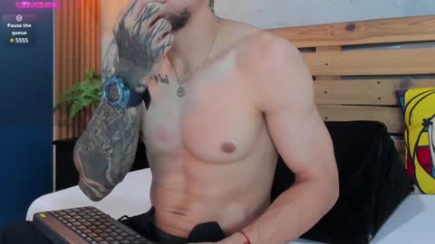 Snapshot of french_sexx chatting on 02/05/25, 01:37 Xavier online show from 02/05/25, 01:37