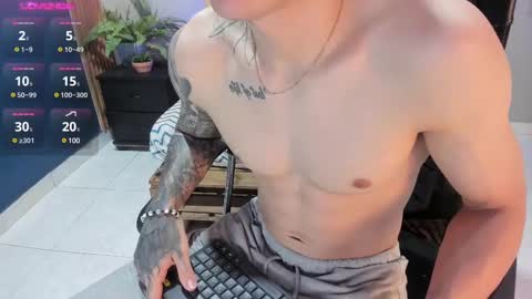 Snapshot of french_sexx chatting on 02/12/25, 08:07 Xavier online show from 02/12/25, 08:07