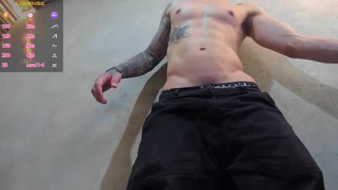 Snapshot of french_sexx chatting on 10/03/25, 07:33 Xavier online show from 10/03/25, 07:33