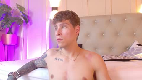 Snapshot of french_sexx chatting on 10/16/25, 08:54 Xavier online show from 10/16/25, 08:54