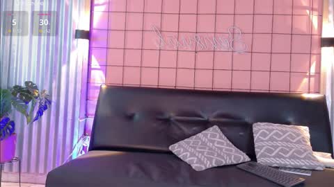 Snapshot of french_sexx chatting on 11/02/25, 01:13 Xavier online show from 11/02/25, 01:13