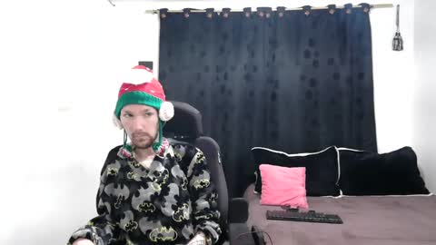 Snapshot of frenchroulette chatting on 12/24/24, 11:38 Thomas y Sophia online show from 12/24/24, 11:38