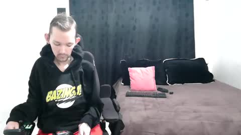 Snapshot of frenchroulette chatting on 02/13/25, 11:50 Thomas y Sophia online show from 02/13/25, 11:50