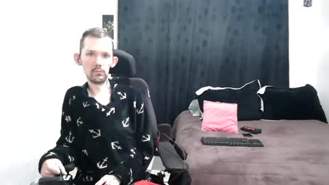 Snapshot of frenchroulette chatting on 02/20/25, 08:28 Thomas y Sophia online show from 02/20/25, 08:28