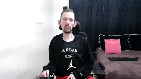 Snapshot of frenchroulette chatting on 02/23/25, 09:44 Thomas y Sophia online show from 02/23/25, 09:44