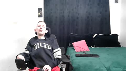 Snapshot of frenchroulette chatting on 03/05/25, 09:49 Thomas y Sophia online show from 03/05/25, 09:49