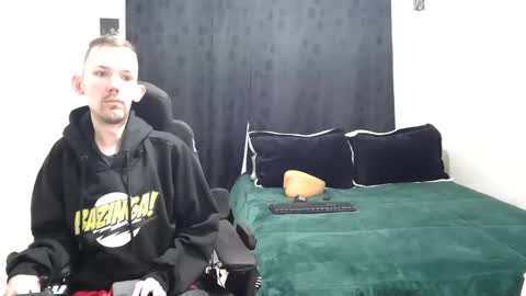 Snapshot of frenchroulette chatting on 03/07/25, 09:51 Thomas y Sophia online show from 03/07/25, 09:51