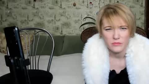 Snapshot of frensisholly chatting on 02/02/25, 03:49 FrensisHolly online show from 02/02/25, 03:49