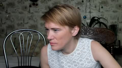 Snapshot of frensisholly chatting on 02/04/25, 07:07 FrensisHolly online show from 02/04/25, 07:07