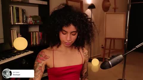 Snapshot of fresatanica chatting on 10/27/25, 04:38 Vale online show from 10/27/25, 04:38