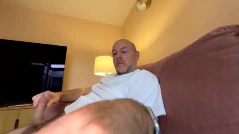 Snapshot of freshfromthepump chatting on 11/03/25, 03:46 freshfromthepump online show from 11/03/25, 03:46