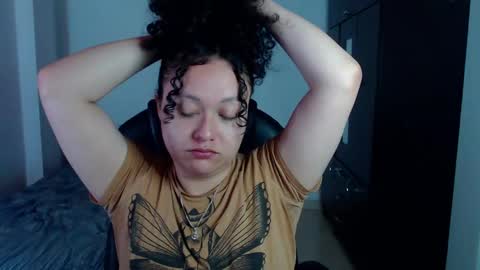 Snapshot of freud_x_louise1 chatting on 12/22/24, 01:34 Louise  online show from 12/22/24, 01:34