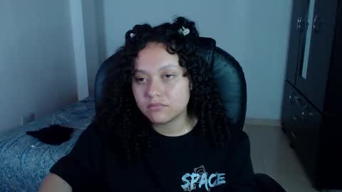 Snapshot of freud_x_louise1 chatting on 12/29/24, 10:23 Louise  online show from 12/29/24, 10:23