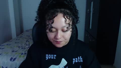 Snapshot of freud_x_louise1 chatting on 01/03/25, 04:33 Louise  online show from 01/03/25, 04:33