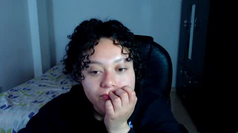 Snapshot of freud_x_louise1 chatting on 01/03/25, 09:04 Louise  online show from 01/03/25, 09:04