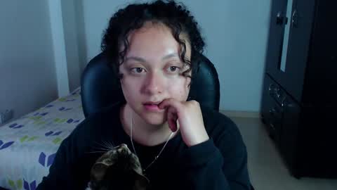 Snapshot of freud_x_louise1 chatting on 02/13/25, 04:11 Louise  online show from 02/13/25, 04:11