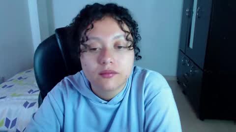 Snapshot of freud_x_louise1 chatting on 02/17/25, 05:58 Louise  online show from 02/17/25, 05:58