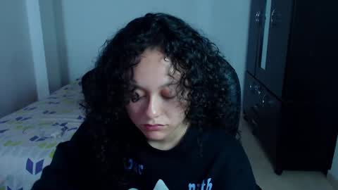 Snapshot of freud_x_louise1 chatting on 02/23/25, 04:07 Louise  online show from 02/23/25, 04:07