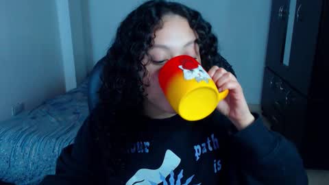 Snapshot of freud_x_louise1 chatting on 10/06/25, 03:04 Louise  online show from 10/06/25, 03:04