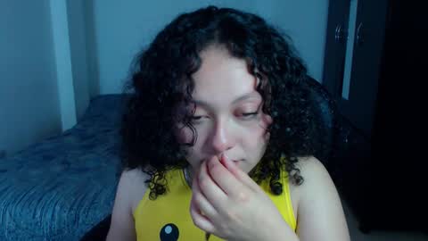 Snapshot of freud_x_louise1 chatting on 11/03/25, 04:03 Louise  online show from 11/03/25, 04:03