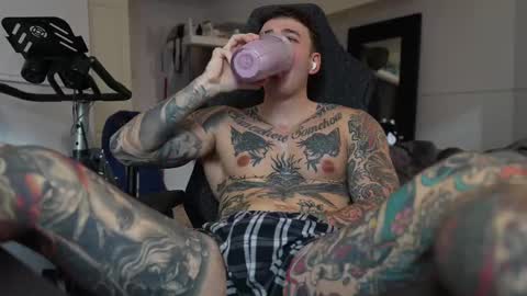 Snapshot of frewfun chatting on 03/11/25, 01:56 cameron online show from 03/11/25, 01:56