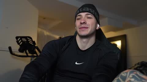 Snapshot of frewfun chatting on 03/12/25, 10:50 cameron online show from 03/12/25, 10:50