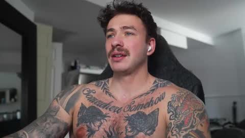 Snapshot of frewfun chatting on 11/18/25, 07:07 cameron online show from 11/18/25, 07:07