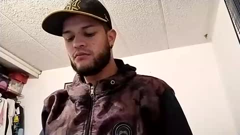 Snapshot of frey_dominik18 chatting on 12/25/24, 03:29 Dominik online show from 12/25/24, 03:29