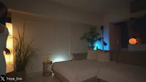 Snapshot of freya_ chatting on 06/19/26, 06:56 Freya online show from 06/19/26, 06:56