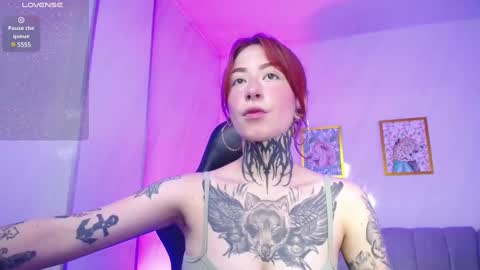 Snapshot of freya_b chatting on 02/04/25, 12:44 freya online show from 02/04/25, 12:44