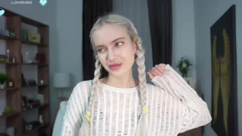 Snapshot of freya_ice_baby chatting on 03/19/26, 07:40 Freya online show from 03/19/26, 07:40