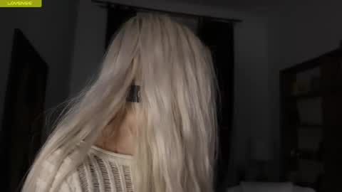 Snapshot of freya_ice_baby chatting on 04/19/26, 07:49 Freya online show from 04/19/26, 07:49