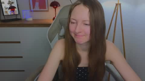Snapshot of freya_nilsson chatting on 12/17/24, 07:04 Freya online show from 12/17/24, 07:04