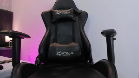 Snapshot of freyaa25 chatting on 11/21/25, 09:35 FREYA online show from 11/21/25, 09:35