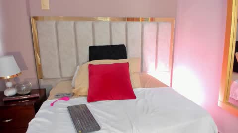 Snapshot of freyacameron chatting on 03/23/26, 12:42 Freya Cameron online show from 03/23/26, 12:42