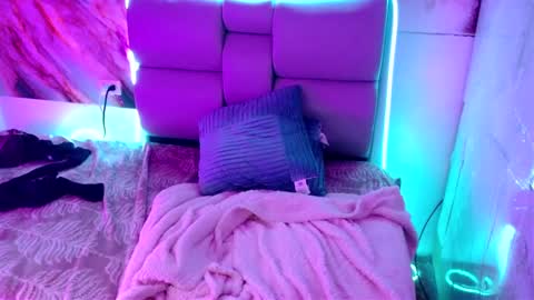 Freyja online show from 03/10/25, 02:28