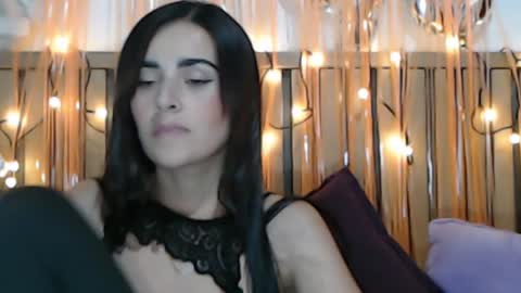 Snapshot of frida__x chatting on 12/17/24, 10:22 Frida online show from 12/17/24, 10:22