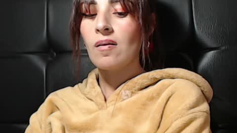 Snapshot of frida__x chatting on 01/28/25, 09:29 Frida online show from 01/28/25, 09:29