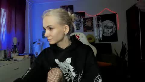 Frida A boost to fortune for the one who gives a thumbs up and a bonus lucky for those who support me by joining the fanclub online show from 09/24/25, 11:57