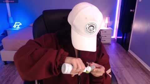 Snapshot of frida_lassi_ chatting on 01/27/25, 12:05 frida_lassi_ online show from 01/27/25, 12:05