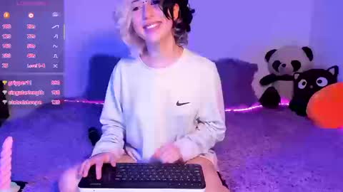 Snapshot of frida_lassi_ chatting on 09/13/25, 12:10 frida_lassi_ online show from 09/13/25, 12:10