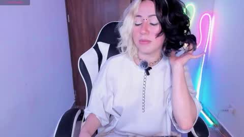 Snapshot of frida_lassi_ chatting on 11/15/25, 09:32 frida_lassi_ online show from 11/15/25, 09:32