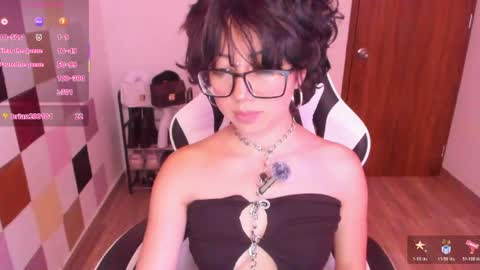 frida_lassi_ online show from 04/10/26, 01:49