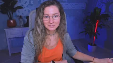 Snapshot of fridatander chatting on 12/19/24, 12:23 Frida Tander online show from 12/19/24, 12:23