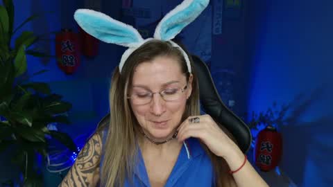 Snapshot of fridatander chatting on 12/31/24, 04:25 Frida Tander online show from 12/31/24, 04:25