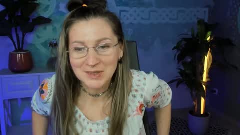 Snapshot of fridatander chatting on 01/16/25, 12:09 Frida Tander online show from 01/16/25, 12:09